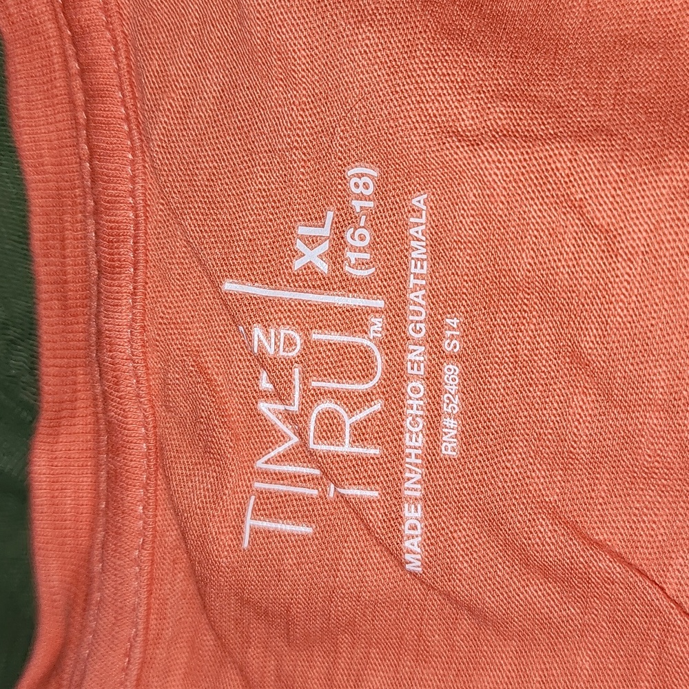 Bundle of 3 tank tops - Picture 2 of 4